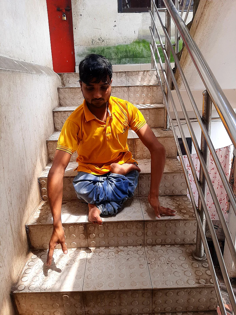 মেসের তিনতলায় থাকেন নূর আলম। সিঁড়ি দিয়ে ওঠানামা করেন দুই হাতে ভর দিয়েই