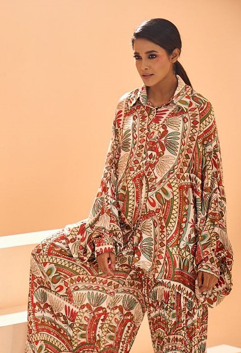 ট্রেন্ডি ওভারসাইজ পোশাকে স্টাইলিশ লাগবে যেভাবে