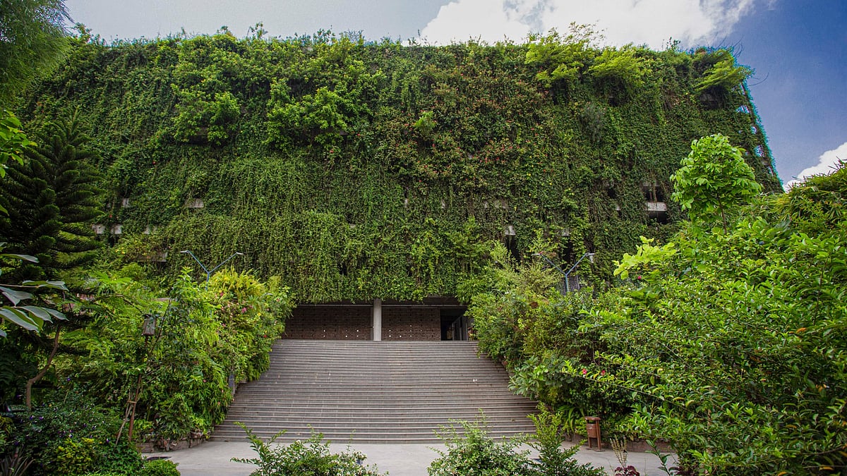 রংপুর শহরের রবার্টসনগঞ্জের কারুপণ্য রংপুর লিমিটেডের কারখানা