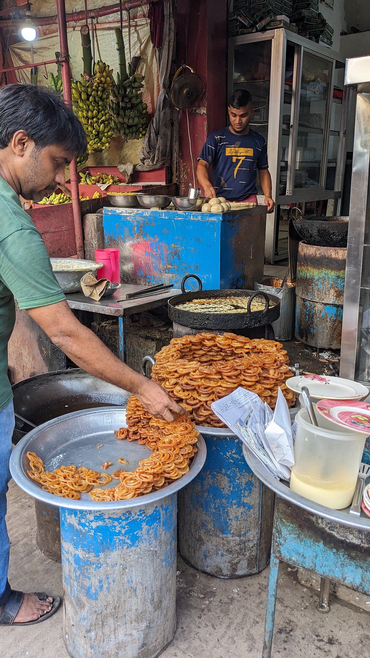 মিরপুর মুসলিম বাজারের গরম–গরম জিলাপি