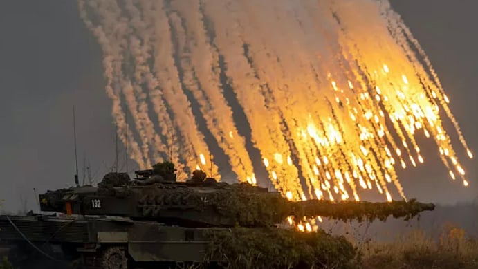 রাশিয়ার গোলার মুখে জার্মান ট্যাংক লিওপার্ড