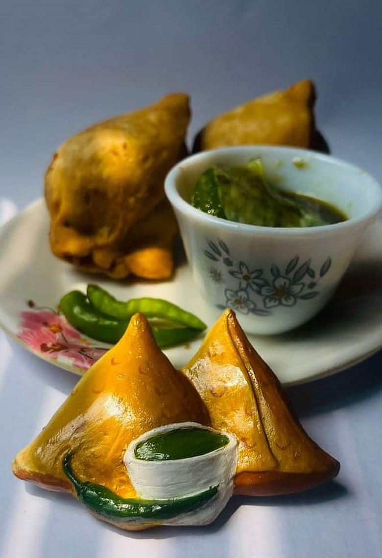 ফুচকা আর শিঙাড়া দিয়ে ঘর সাজানো