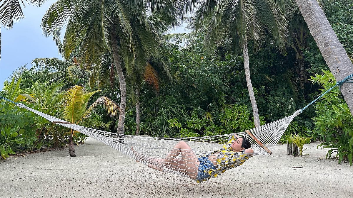 কম দূরত্ব, ভিসার ঝামেলা না থাকায় অনেক বলিউড তারকারই প্রিয় গন্তব্য মালদ্বীপ। সম্প্রতি তামান্নাও গিয়েছিলেন ভারত মহাসাগরের দ্বীপদেশটি সফরে। ইনস্টাগ্রাম থেকে 