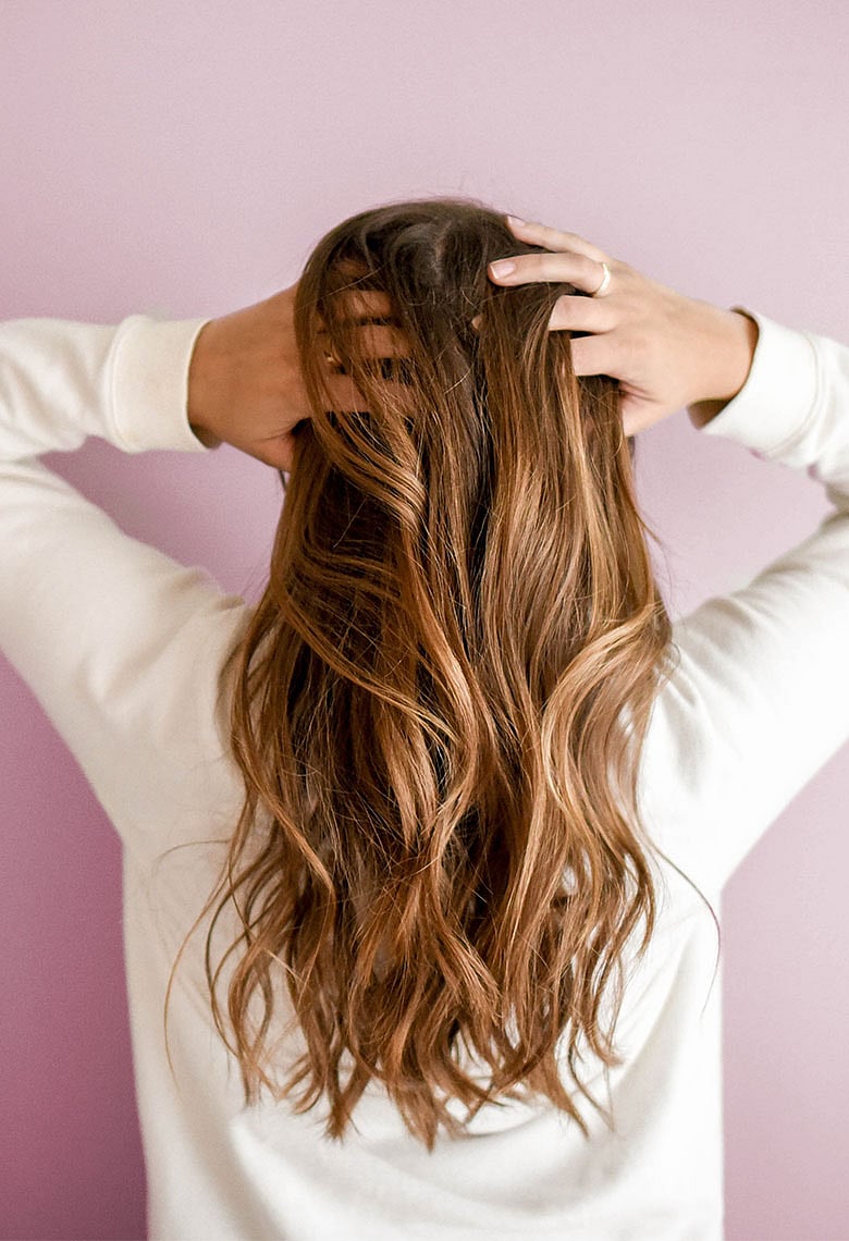 ঘুমের আগে চুলে মাত্র ১৫ মিনিট তেল মালিশ করলে যে উপকারগুলো পাবেন