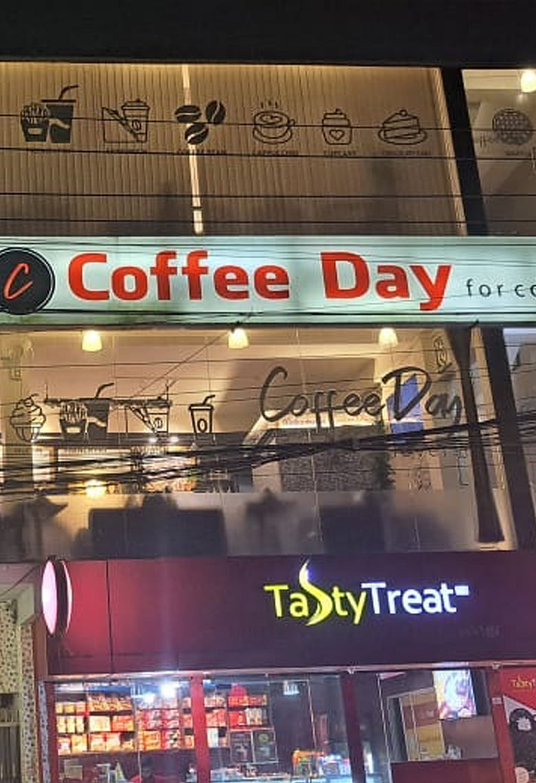 আন্তর্জাতিক কফি দিবস: সিলেটে গল্প-আড্ডায় চলে কফির কাপে চুমুক