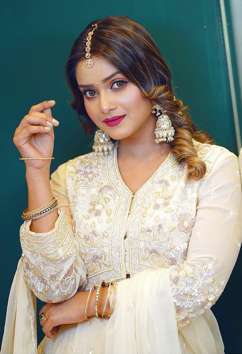 তানজিন তিশা আর নুসরাত ফারিয়ার জমকালো বেশ