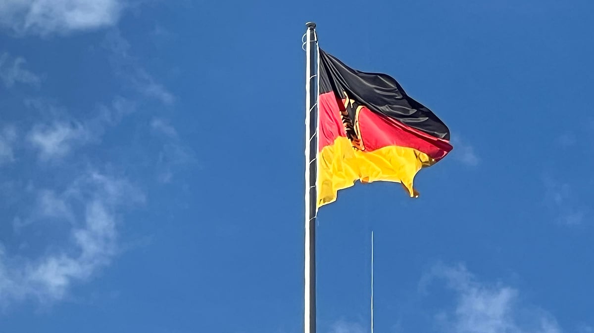 ‘৩৩ বছর আগে জার্মানির ঐক্য কেন ঘটেছিল, এই নিয়ে এখন জার্মানিতে বিস্তর আলোচনা হচ্ছে।’