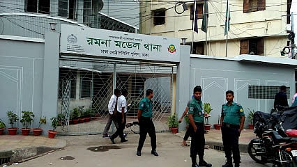 নিহত সাহিদা ইসলাম ওরফে মীমের এক বন্ধুকে আটক করে জিজ্ঞাসাবাদ করছে রমনা থানা পুলিশ।