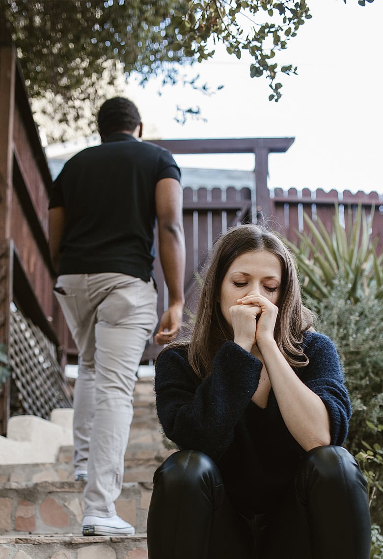 জেনে নিন কীভাবে কাছের মানুষেরাই আপনার মনোবল ভেঙে দিতে পারে