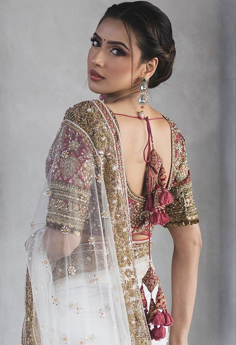 বিদ্যা সিনহা মিমের রাজসিক আমেজের শারদীয় সাজ