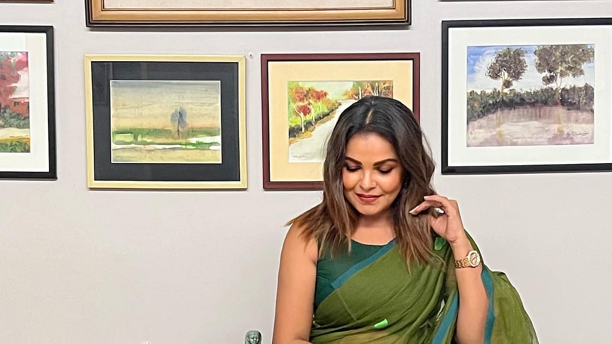 অভিনয়শিল্পীর পাশাপাশি মাঝেমধ্যে নির্মাণেও দেখা যায় মেহের আফরোজ শাওনকে। তাঁর গাওয়া গানও শ্রোতাদের আনন্দিত করে। সেই মেহের আফরোজ শাওন ছবিটি পোস্ট করে জীবনানন্দ দাশের কবিতার এই লাইন জুড়ে দিয়েছেন—‘যেইখানে বন, আদিম রাত্রির ঘ্রাণ, বুকে ল’য়ে অন্ধকারে গাহিতেছে গান—তুমি সেইখানে। নিঃসঙ্গ বুকের গানে, নিশীথের বাতাসের মতো, একদিন এসেছিলে, দিয়েছিলে এক রাত্রি দিতে পারে যত।’