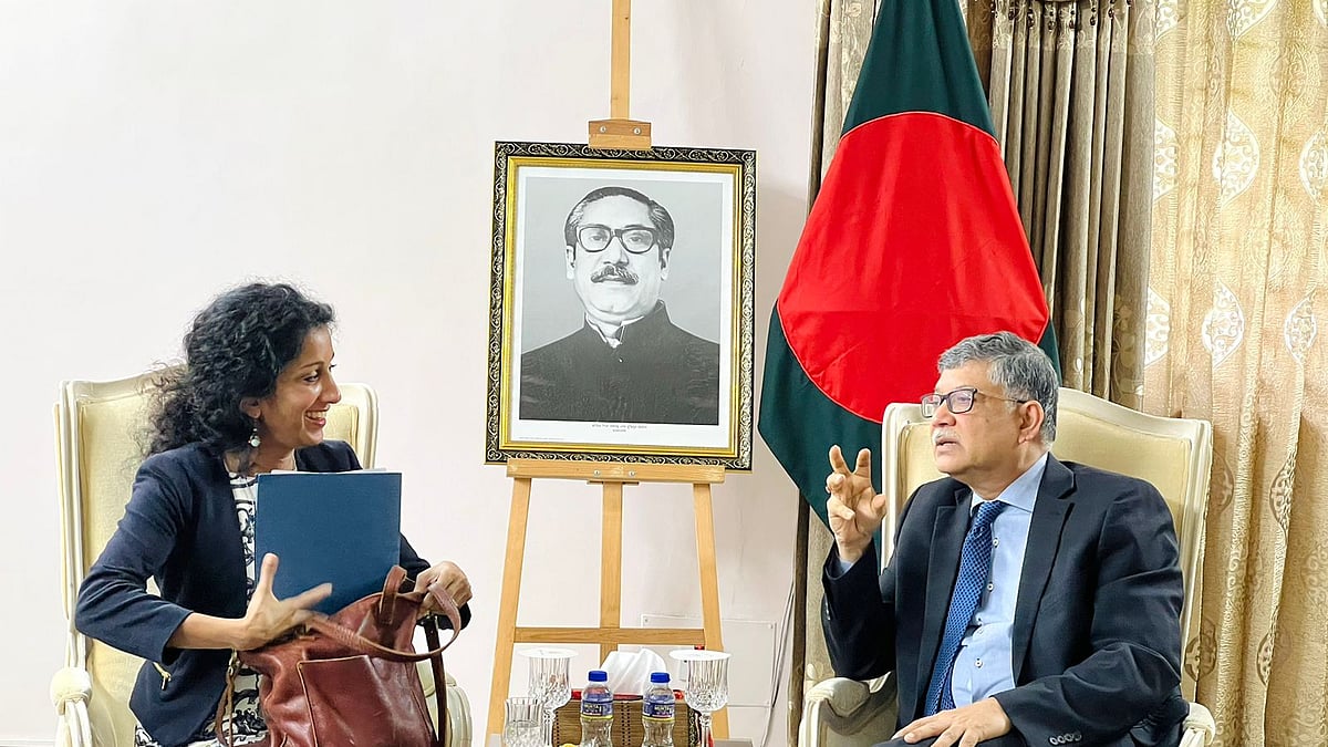 ছবি: মার্কিন দূতাবাসের ফেসবুক পেজ থেকে নেওয়া