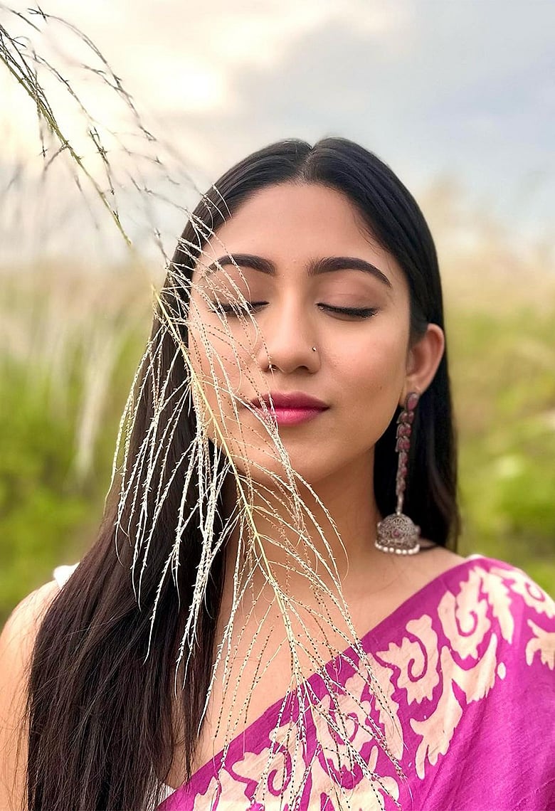 কাশবনে আনমনা সাফা