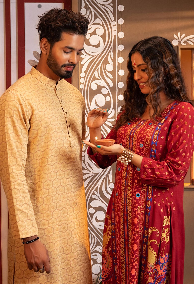 শরতের স্নিগ্ধতায় সারা’র পূজা সংগ্রহ