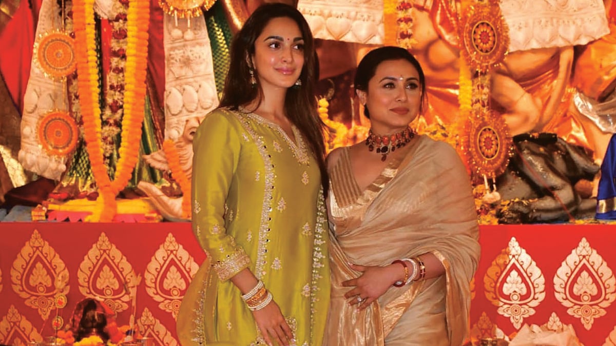 পূজায় বলিউড তারকাদের সাজপোশাক কেমন ছিল