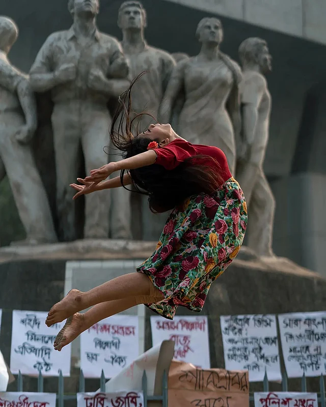 এই সেই আইকনিক ছবি আর ফটোশুট যা জয়িতাকে ঘরে ঘরে পরিচিত করে তুলেছে।