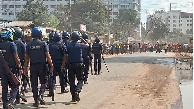 ‘বাংলাদেশ তৈরি পোশাকশিল্পে বিশ্বে দ্বিতীয়, সে প্রথম হতে চায়, কিন্তু মজুরি দিতে চায় না।’ 