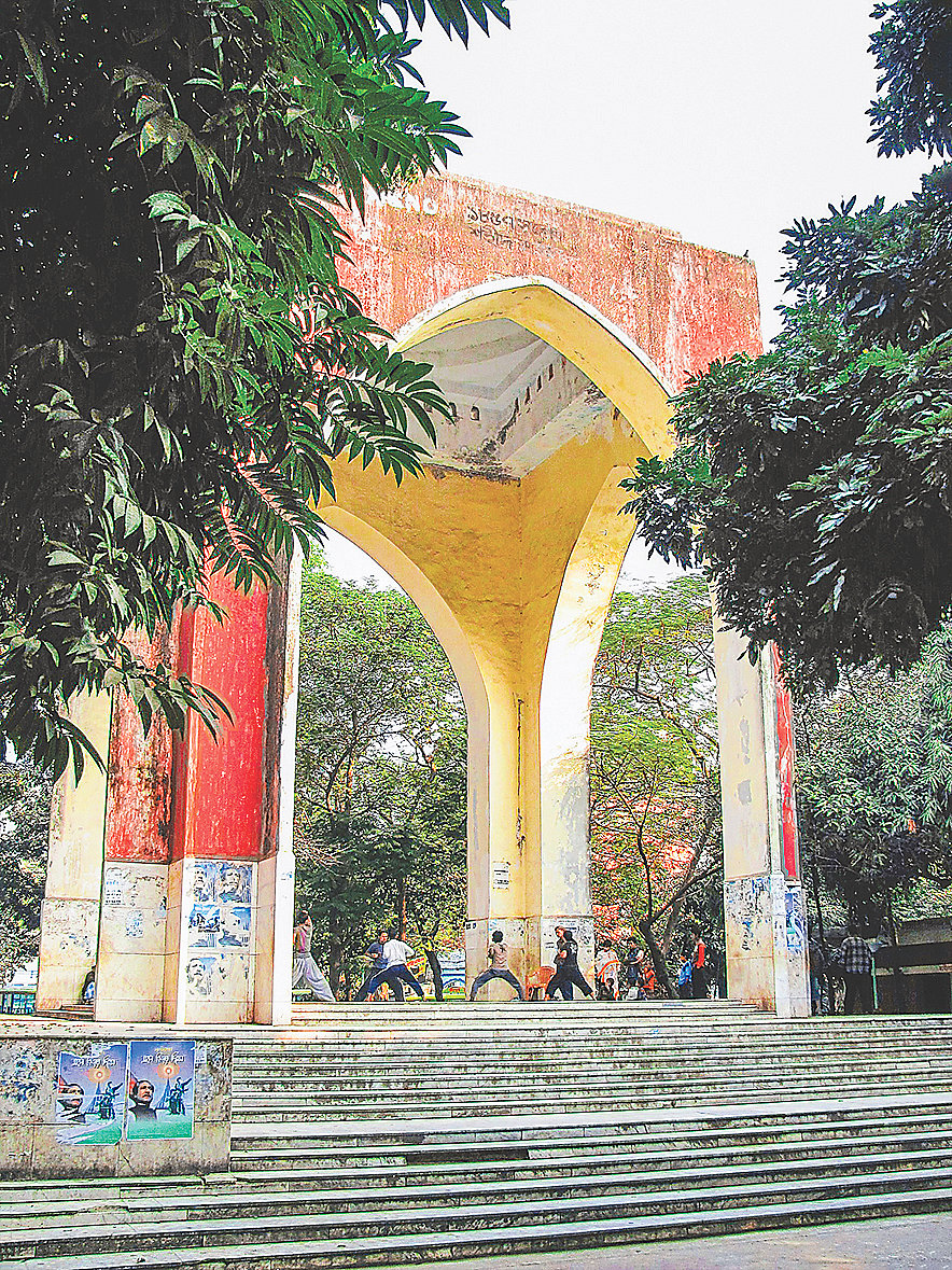 রাজাকার চরিত্র হিসেবে আবদুল গণি ও জনতার আদালত হিসেবে ভিক্টোরিয়া পার্ক (এখন বাহাদুর শাহ পার্ক)—এই দুই তথ্যের মধ্যে ১৮৫৭ সালের লালবাগ সিপাহি বিদ্রোহের অস্ফুট আভাস আছে