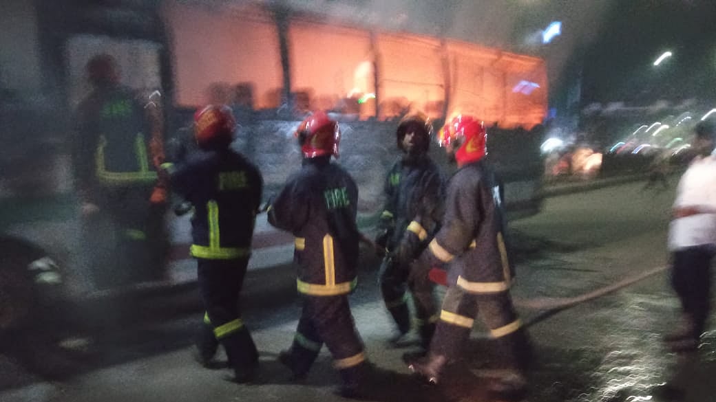 ছবি: ফায়ার সার্ভিসের সৌজন্য