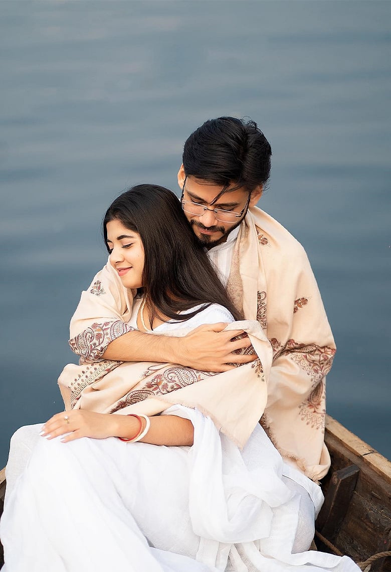 জেনে নিন ভালোবাসায় এই ৪টি স্পর্শের অর্থ