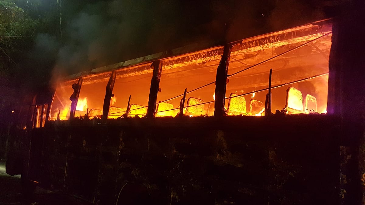 ছবি: ফায়ার সার্ভিসের সৌজন্যে