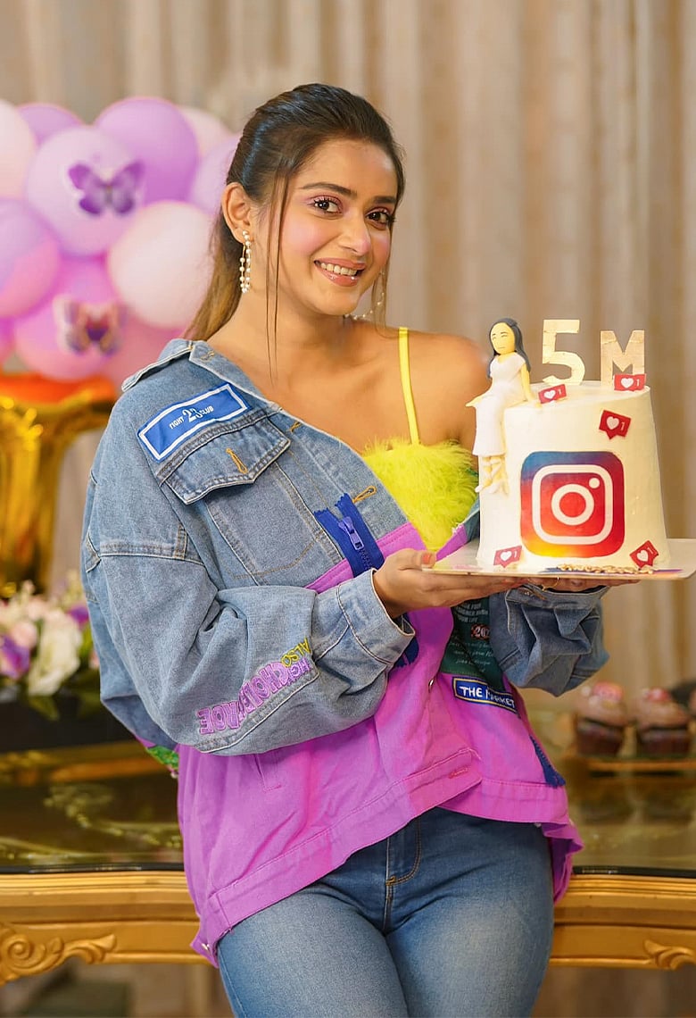 কীসের উদযাপনে মেতেছেন তানজিন তিশা?
