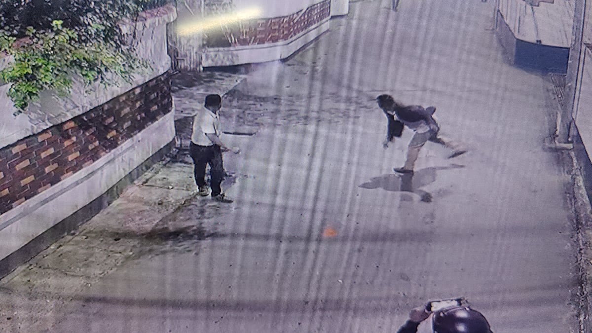 ছবি: সিসিটিভি ফুটেজ থেকে নেওয়া