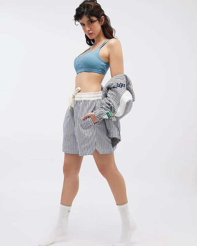 বক্সার্স আর ব্রালেটের লুকে স্পোর্টি আমেজ দেখা যাচ্ছে তাঁর বডি ল্যাঙ্গুয়েজে