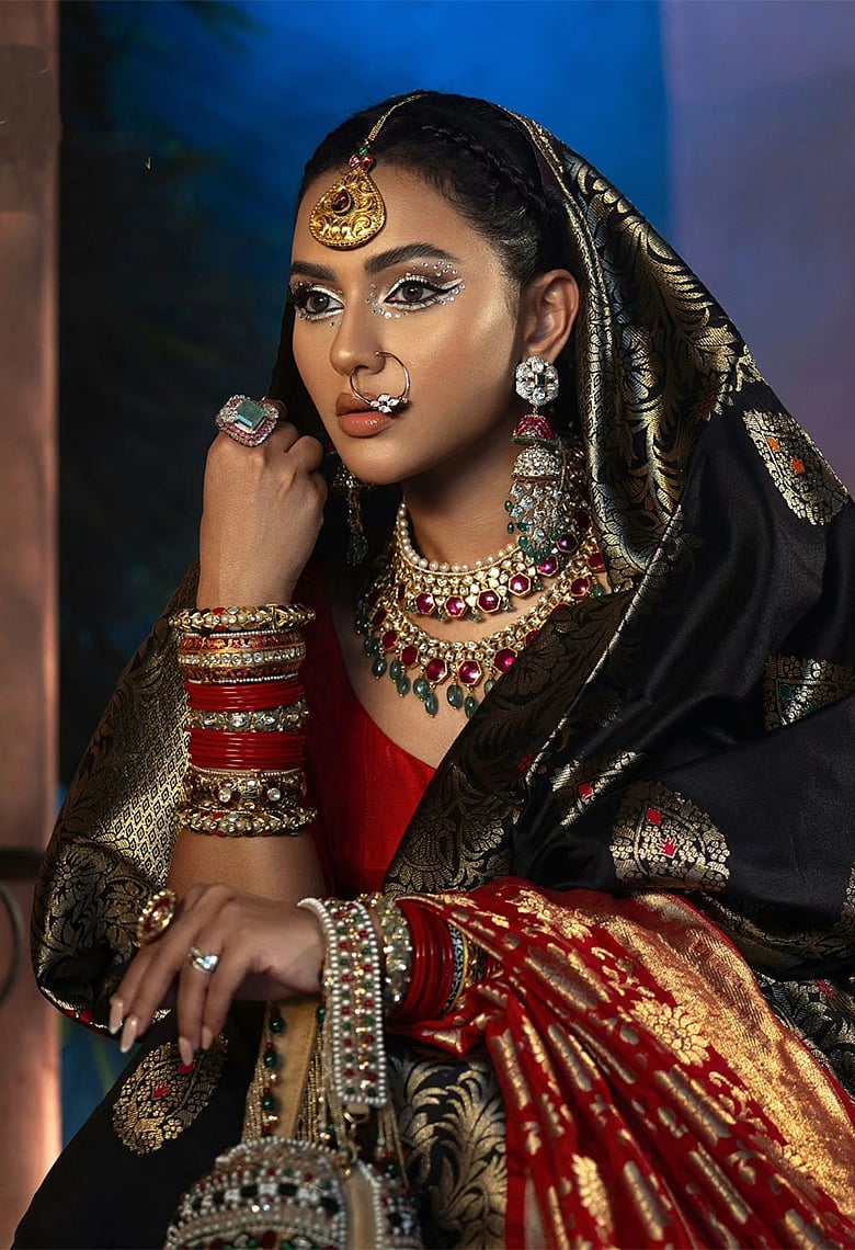 প্রথা-ভাঙা কনের সাজে নুসরাত ফারিয়া