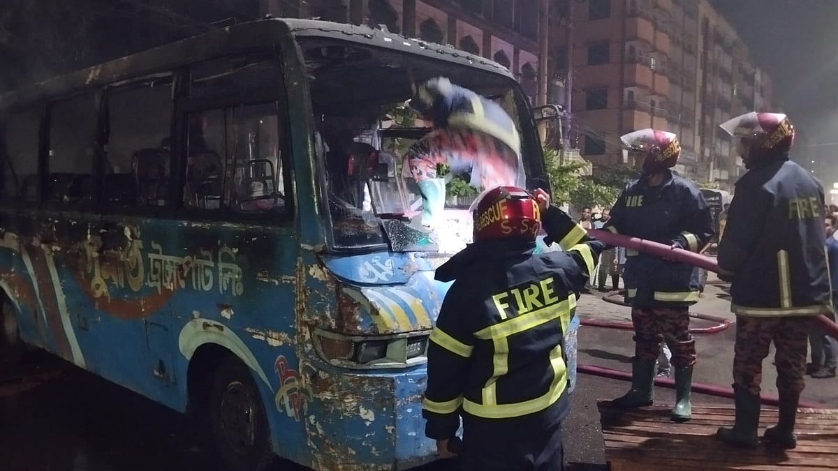 ছবি: ফায়ার সার্ভিসের সৌজন্যে