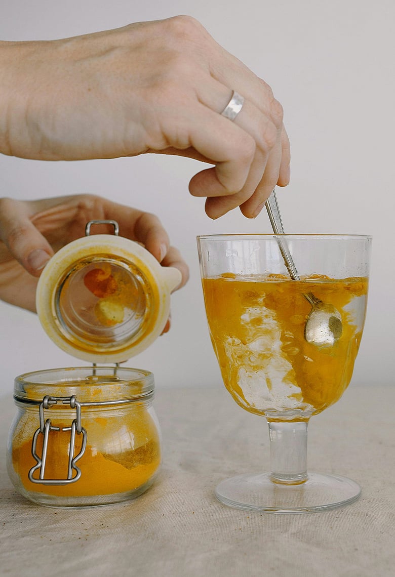 এই ৬ পদ্ধতিতে হলুদ খেলে পালাবে রোগবালাই