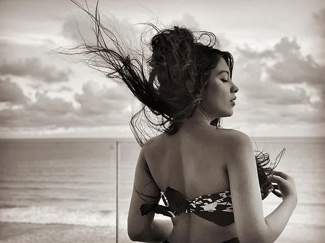 জেফার নিজেকে নতুন করে ভেঙে আবার গড়ে চলেছেন নিত্যনতুন স্টাইল স্টেটমেন্ট