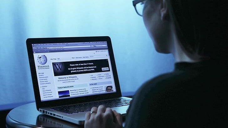 এআই দিয়ে তৈরি আধেয় নিষিদ্ধ করল উইকিপিডিয়া