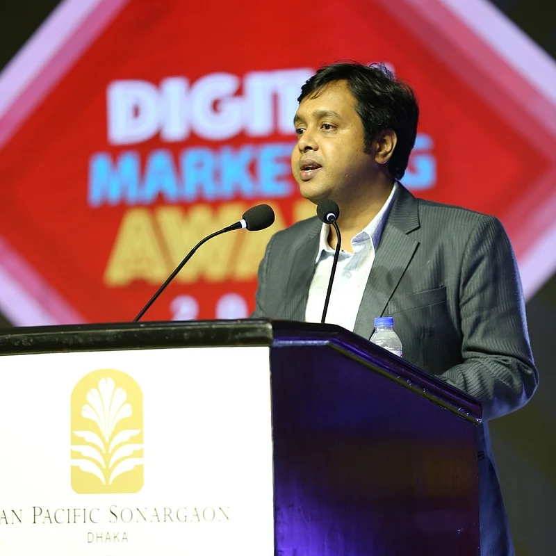 ‘ডিজিটাল মার্কেটিং অ্যাওয়ার্ড ২০২৩’–এ জুরি প্রেসিডেন্টদের পক্ষে বক্তব্য দেন প্রথম আলোর চিফ ডিজিটাল বিজনেস অফিসার এবিএম জাবেদ সুলতান।  