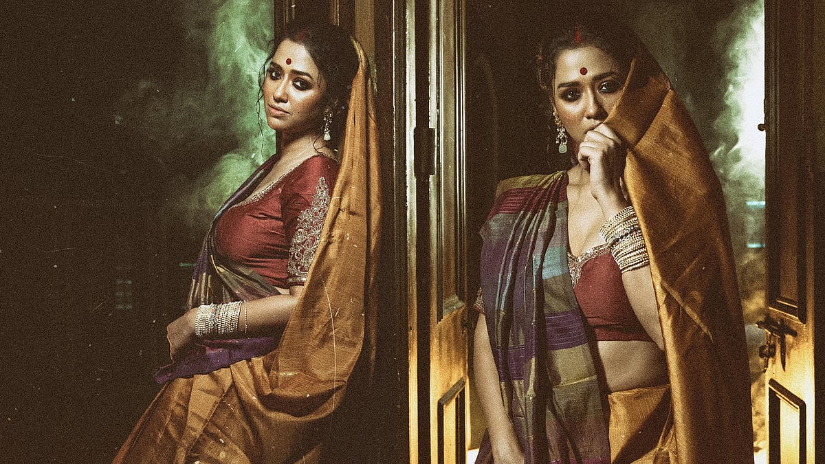 আলো-আঁধারিতে ডার্ক মুডে সোহিনী সরকার 
