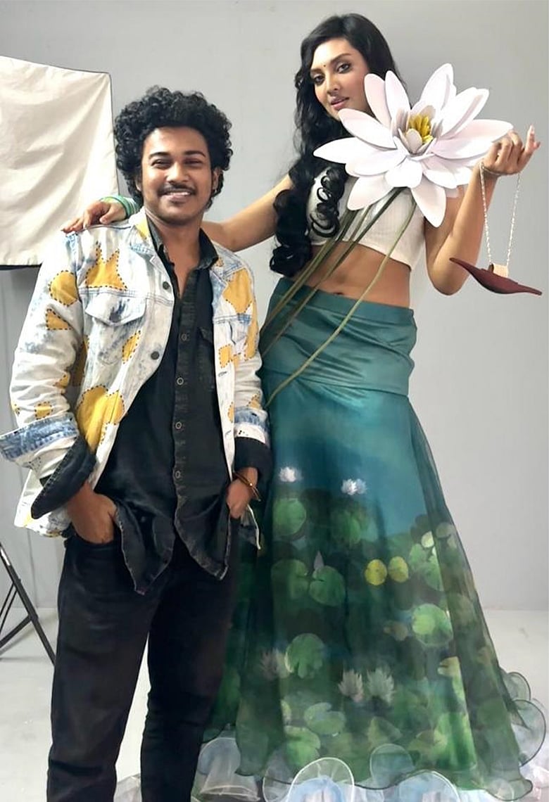 যেভাবে বায়েজিদ তৈরি করলেন 'মিস গ্লোবাল বাংলাদেশ' আফলার ন্যাশনাল কস্টিউম