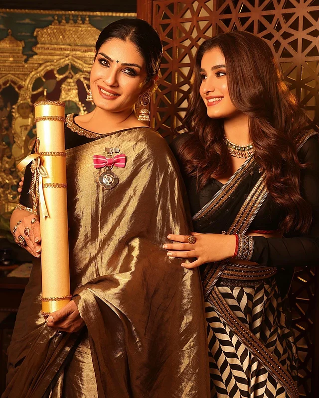 পদ্মশ্রী পুরস্কার পাওয়া মা রাভিনার সঙ্গে গর্বিত রাশা