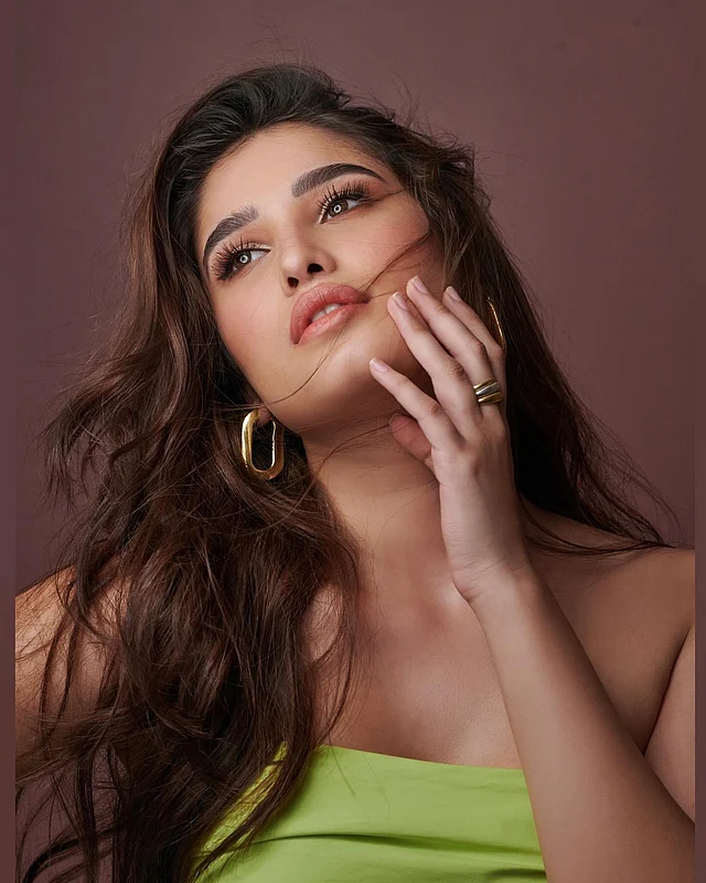 বডি ল্যাঙ্গুয়েজ, অভিব্যক্তি আর স্টাইলে অনন্য হয়ে উঠছেন এই নবীনা