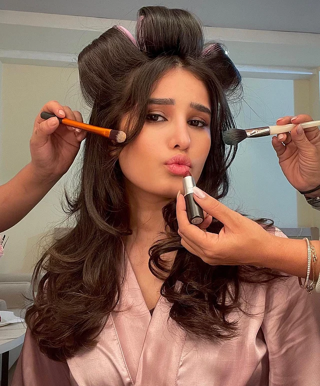 সাজগোজ করতে বেশ পছন্দ করেন রাশা