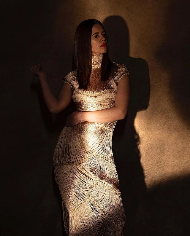 তাঁর ভাষাগত দক্ষতা বেশ উন্নত। ফ্রেঞ্চ, হিন্দি, তামিল আর ইংরেজিতে কথা বলতে পারেন এই অভিনেত্রী