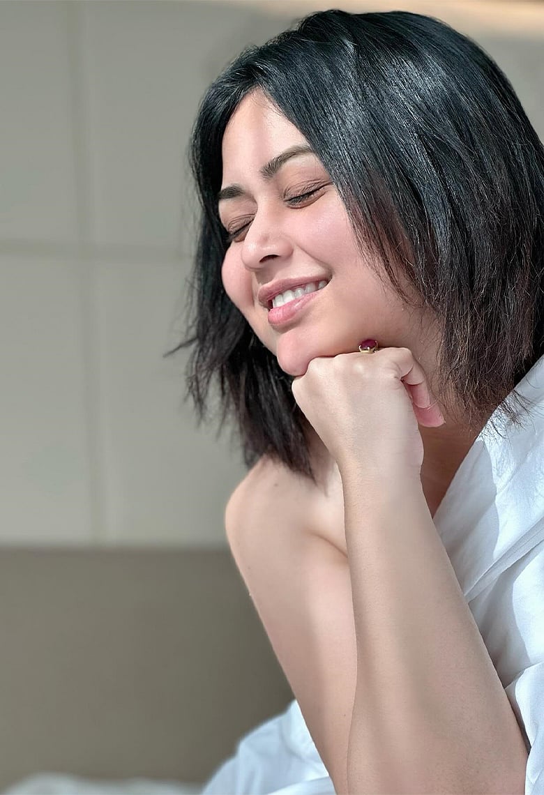 শীতের সকালে ফ্রেশ লুকে ভাবনা