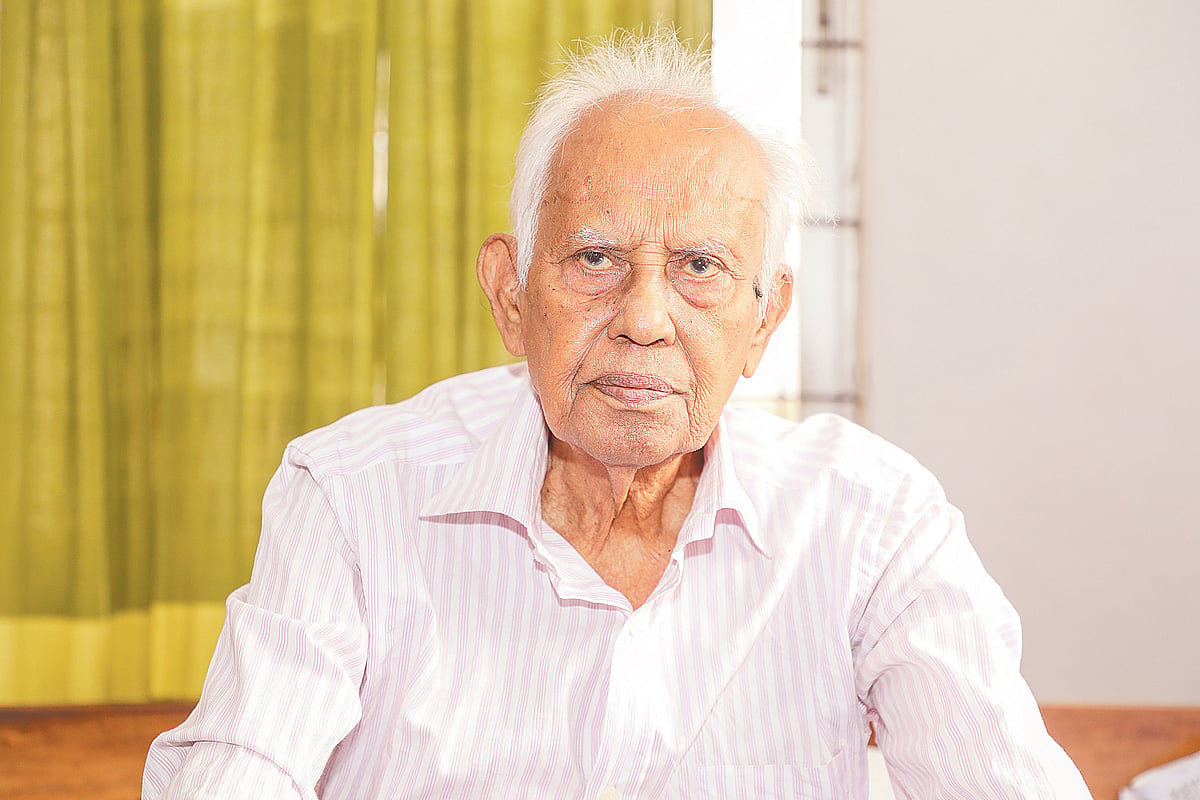 ভাষাসংগ্রামী আহমদ রফিকের স্মৃতিবিজড়িত মূল্যবান সামগ্রীর সুরক্ষা দরকার