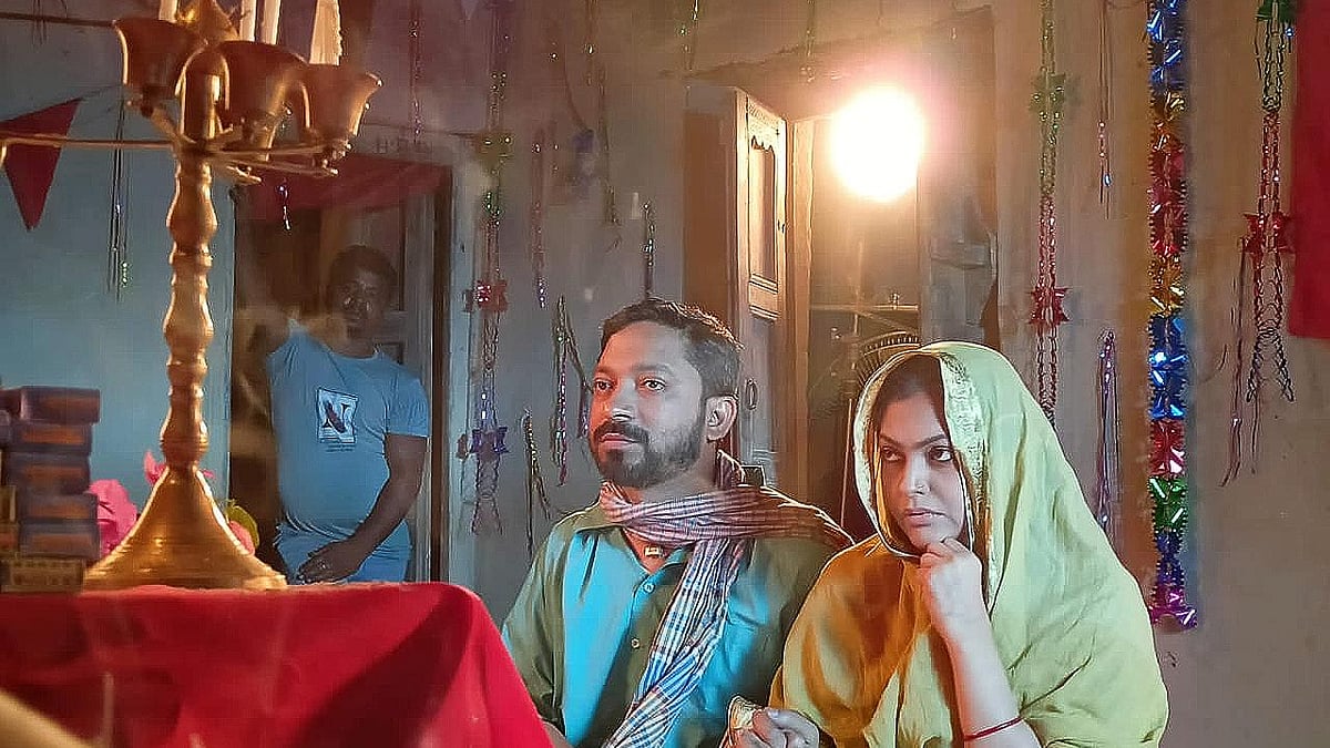 সিনেমার একটি দৃশ্যে নিপুণ ও বর্ষণ। ছবি: সংগৃহীত