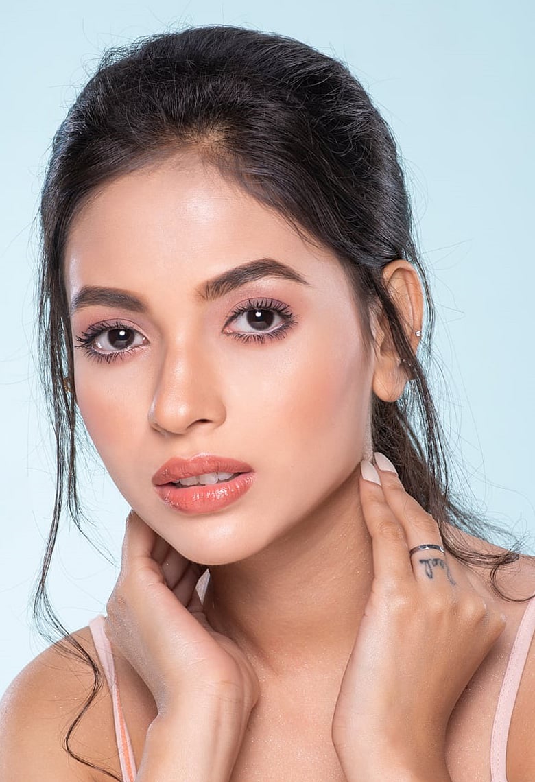 সুন্দর ঘন ভ্রু পেতে হলে যা করতে হবে