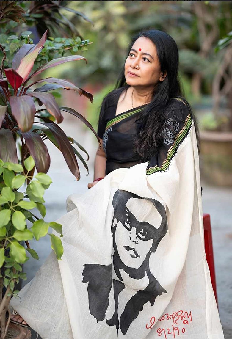 রেনুবালার একুশের শাড়িতে কিংবদন্তি আলতাফ মাহমুদ