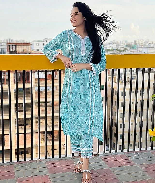 সব মিলে নীলে বেশ ভালোই মজে আছেন আমাদের প্রিয় অভিনেত্রী কেয়া পায়েল। 