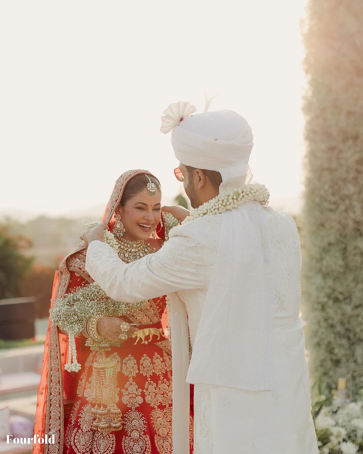 নিজের ভেরিফায়েড ইনস্টাগ্রামে বিয়ের ছবি প্রকাশ করেছেন মীরা চোপড়া