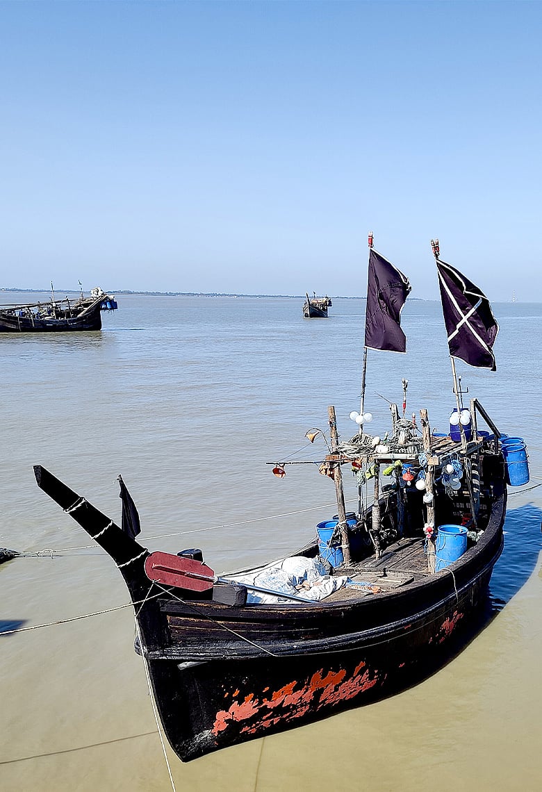 ঈদের ছুটিতে বেড়ানো: কুতুবদিয়ায় নীল জলের দিগন্ত
