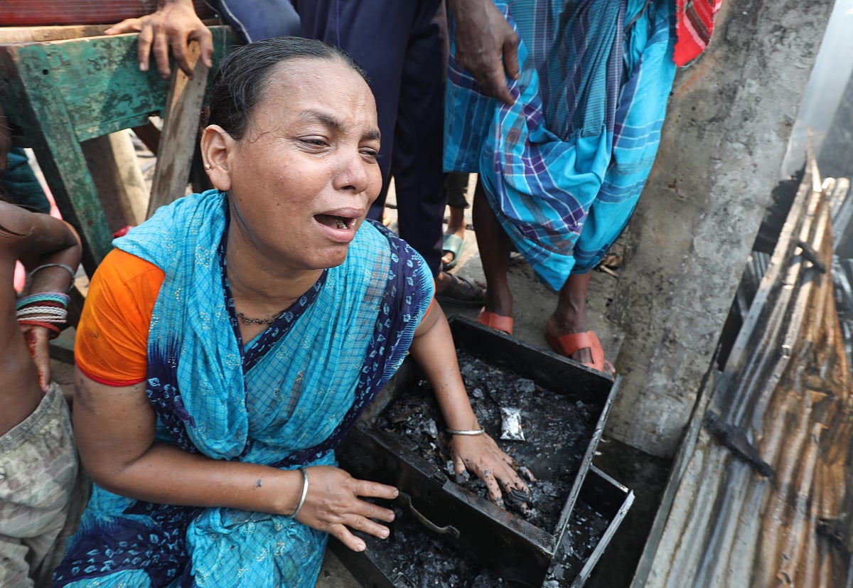 মেয়ের চিকিৎসার জন্য টাকা রেখেছিলেন সুগন্ধা দাশ। আগুনে সেই টাকা পুড়ে ছাই হয়ে গেছে।