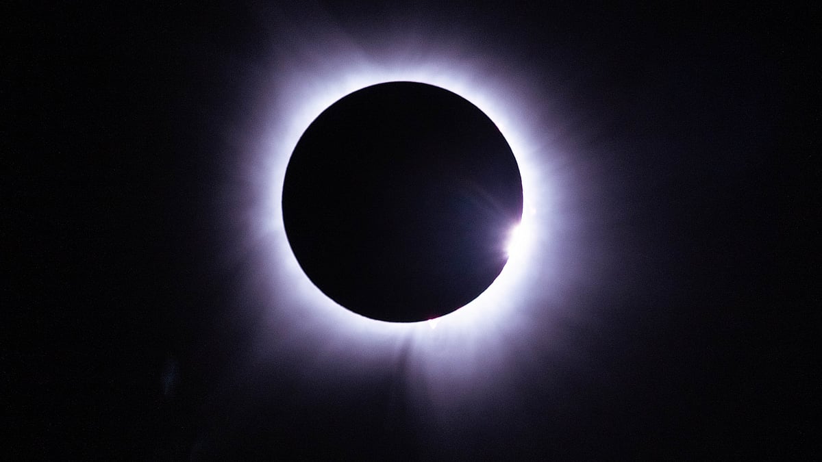 বিরল পূর্ণগ্রাস সূর্যগ্রহণে ৬ মিনিট পর্যন্ত অন্ধকারে ডুবে থাকবে বিভিন্ন অঞ্চল